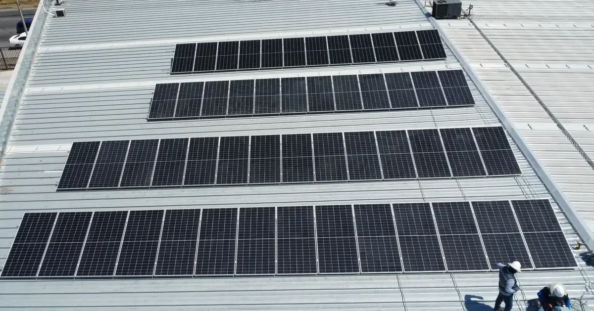 Sistema solar comercial de 28.6 kW en Mexicali - I-Vert Energy