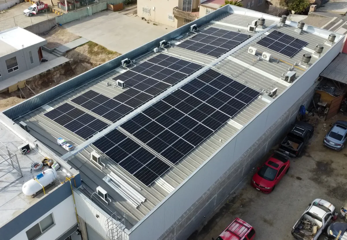 Sistema solar comercial de 36.16 kW en Mexicali - I-Vert Energy